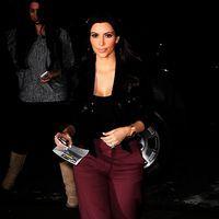 Kim Kardashian smiling while on her way to visit friend Jonathan Cheban | Picture 107207